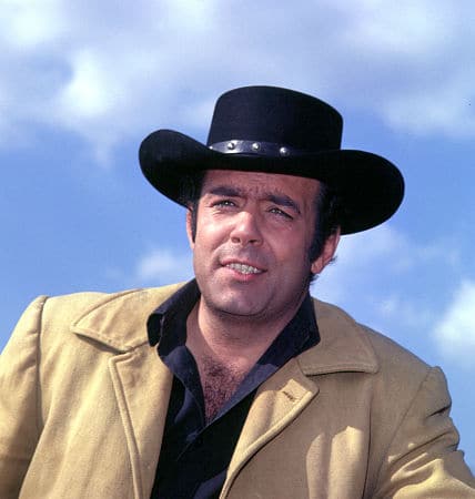 Pernell Roberts dans le rôle d'Adam Cartwright dans Bonanza