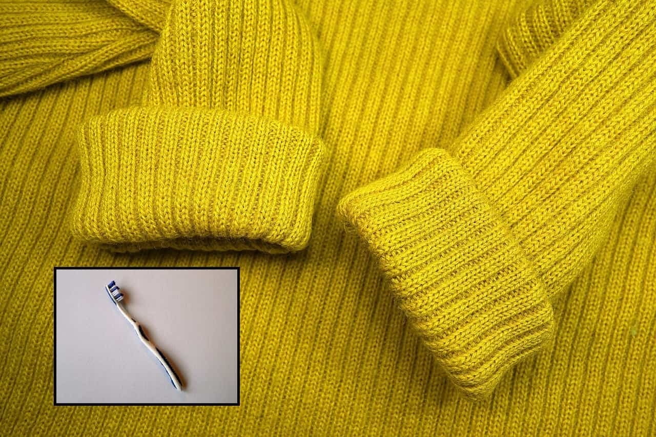 Pile de pulls en laine de différentes couleurs, bien pliés