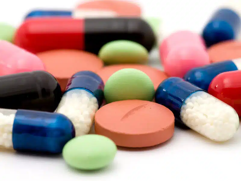 Boîtes de médicaments alignées