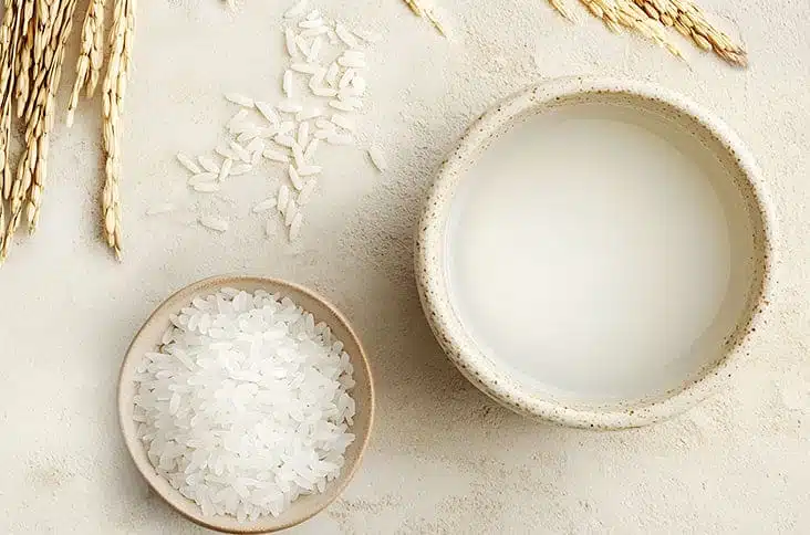 Eau de riz utilisée en soin dentaire