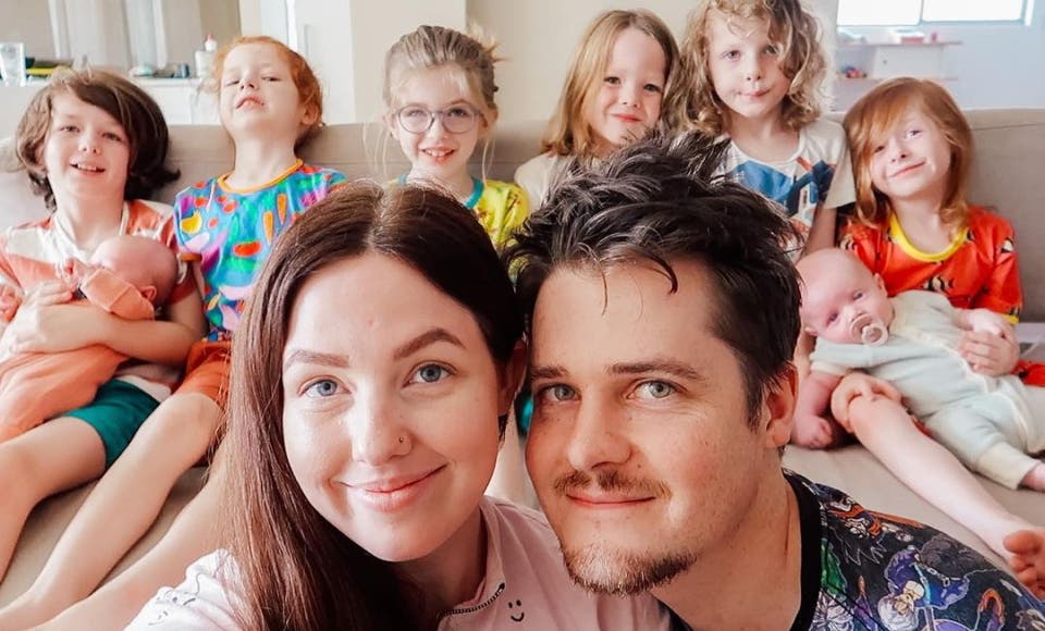 La famille est composée de jumeaux, de triplés et de trois autres enfants.