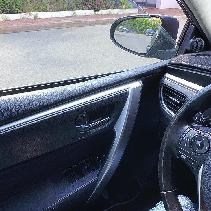 Ouvrir la vitre de la voiture