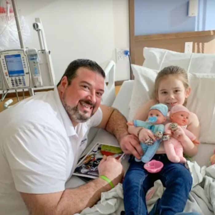 Photo d’une petite fille malade qui bénéficie de l’aide de la fondation Joe Andruzzi