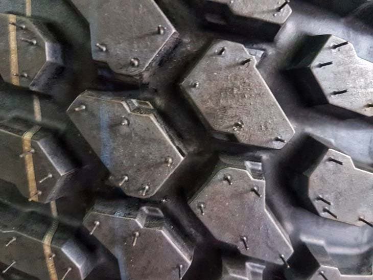 Poils des pneus de la voiture