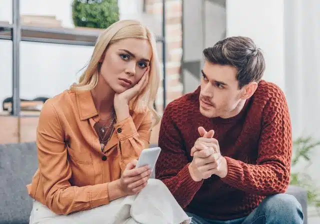 Discussion difficile entre ex-partenaires