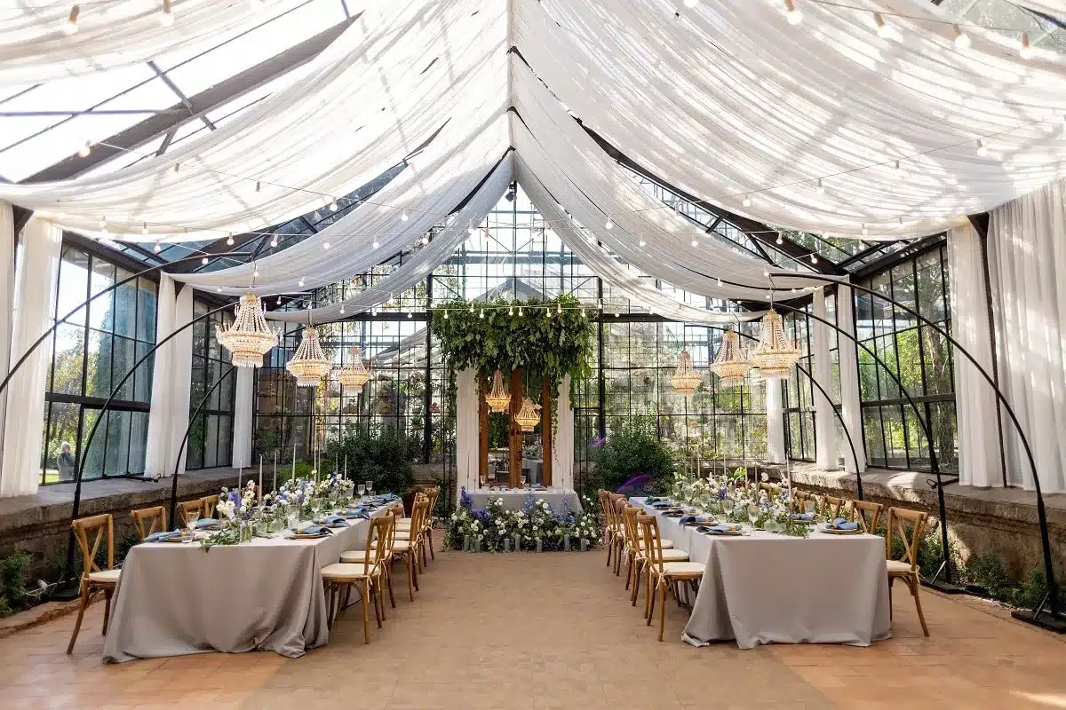 Salle de réception de mariage élégante
