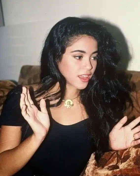 Jeune Shakira