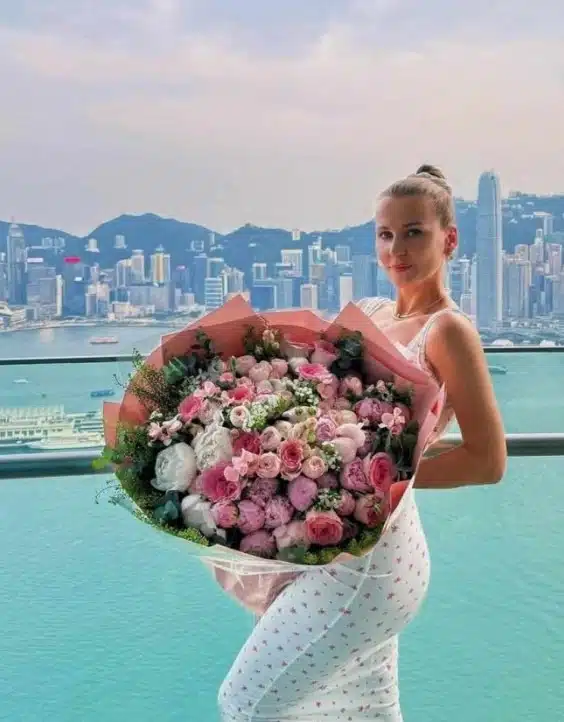 Jean-Claude Van Damme et Alena Kaverina lors d'un moment complice