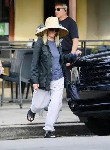 Kim Basinger récemment, style sobre et discret