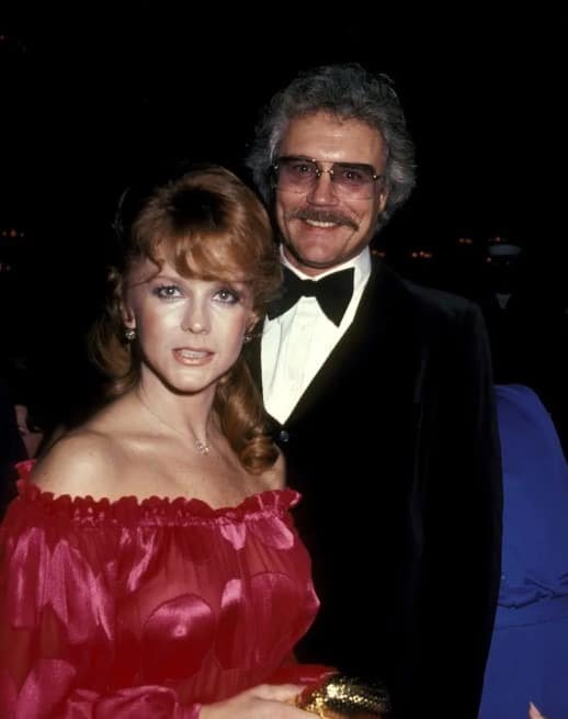 Ann-Margret pensive dans un portrait plus mature