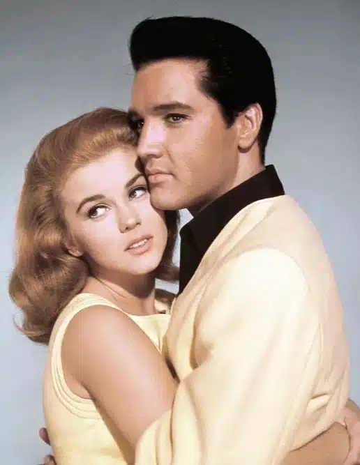 Ann-Margret et Elvis Presley sur un plateau de tournage