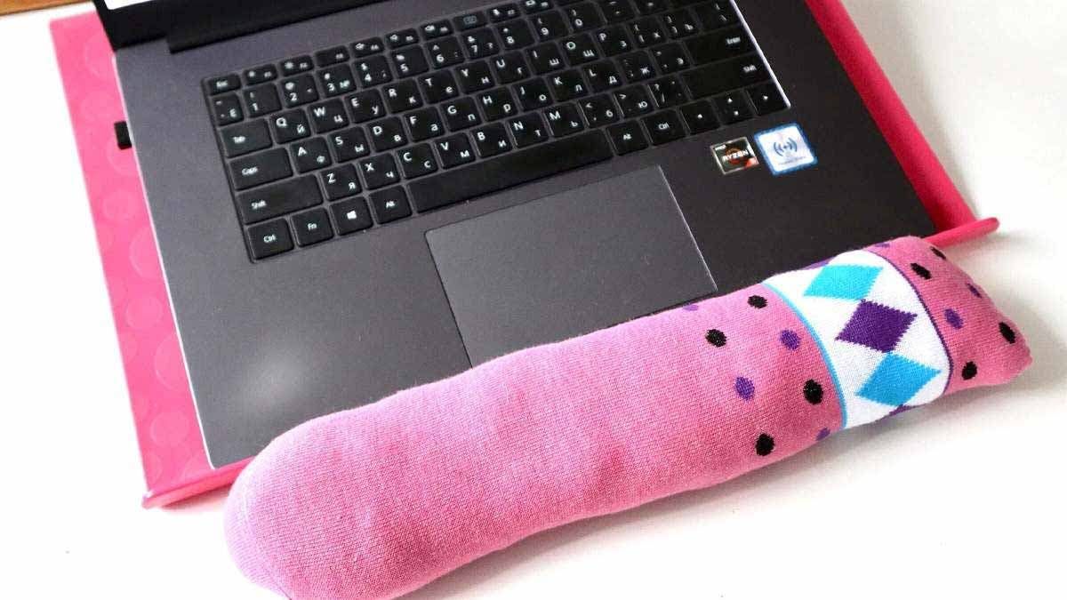 Transformer une vieille chaussette en coussin pour poignets