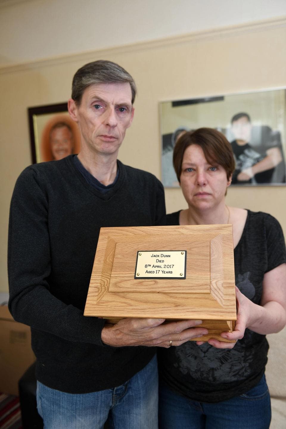 Un ado souffrant de douleurs &agrave; l&rsquo;estomac