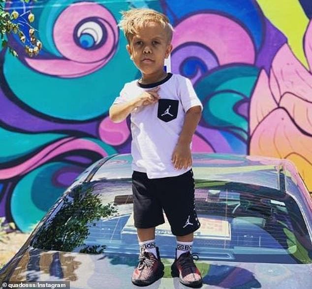 Un champion du monde va donner des leçons de boxe à ce petit garçon pour se protéger du harcèlement