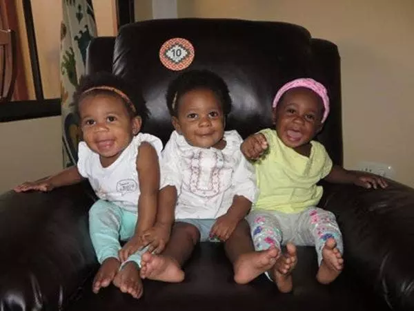 Une femme accouche de 3 enfants noirs