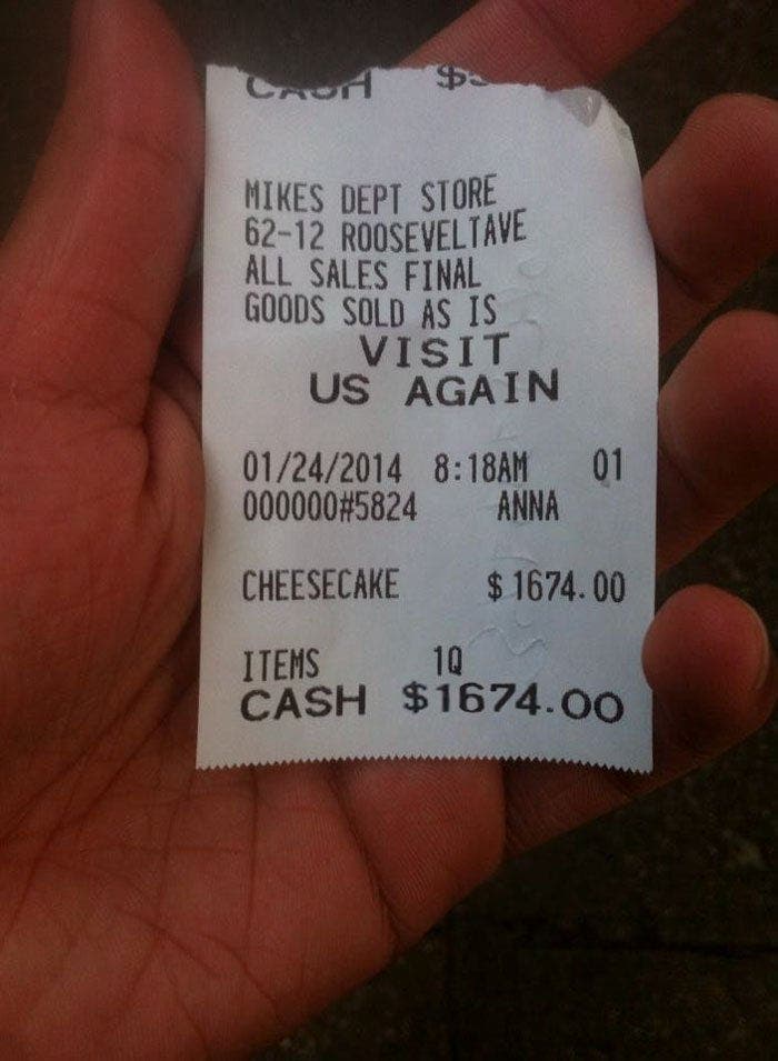 Une femme humilie son petit ami apr&egrave;s qu&rsquo;il lui ait offert une bague