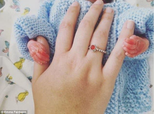 Une maman au cœur brisé partage des photos de son bébé mort-né