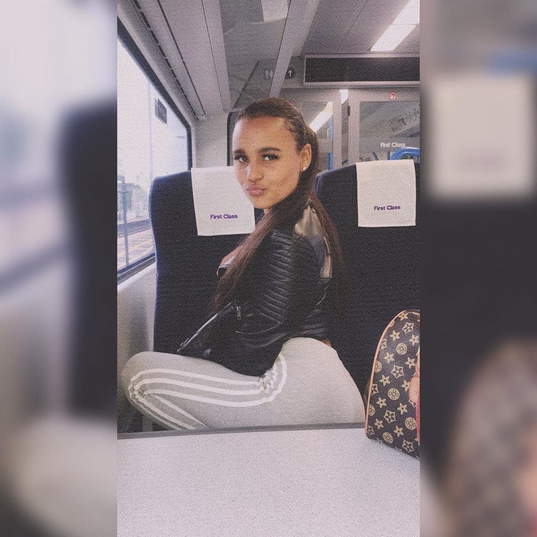 Une maman veut que sa fille de 14 ans fasse de la chirurgie esthétique