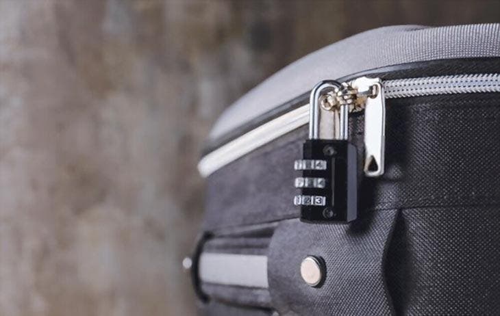 Une valise verrouillée