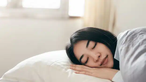 Femme dormant paisiblement