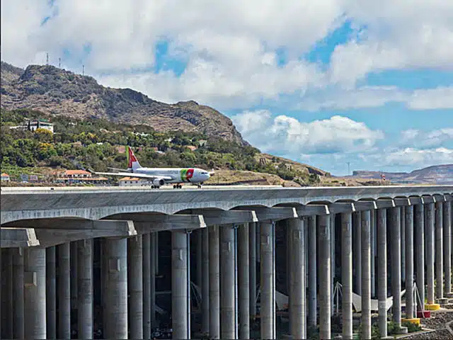 Aéroport de Madère avec vue sur l'océan