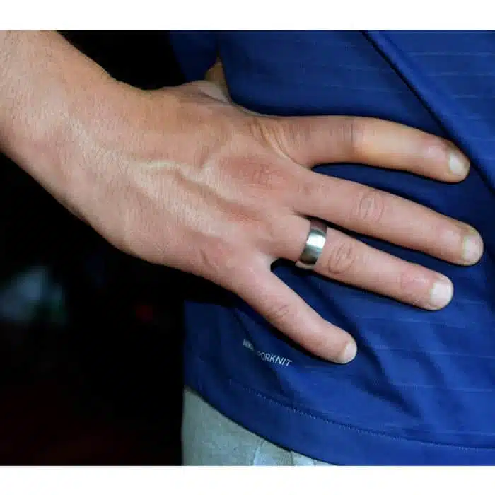 Bague moderne en acier large