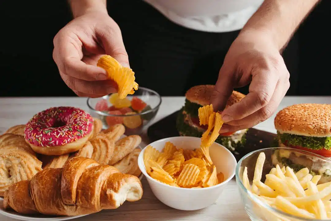 Assiette équilibrée avec légumes et protéines