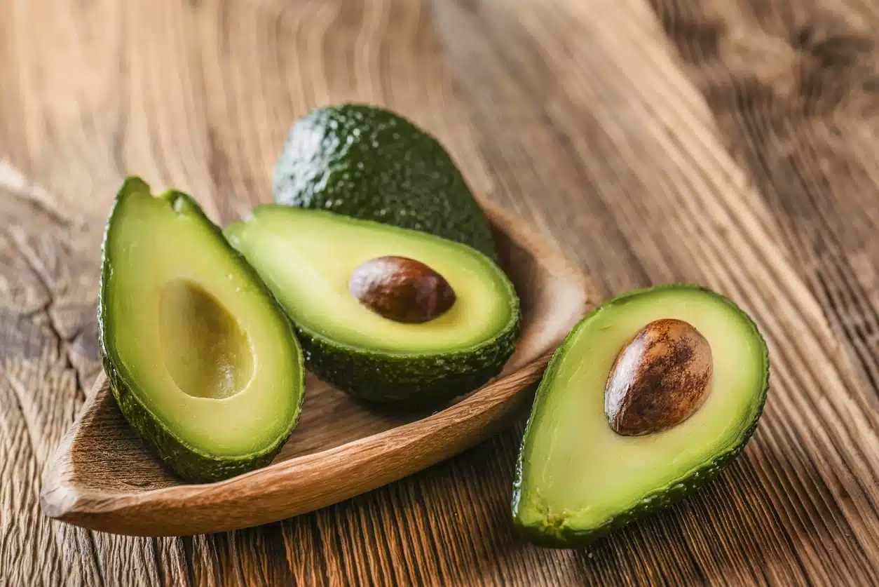 Avocat coupé en deux
