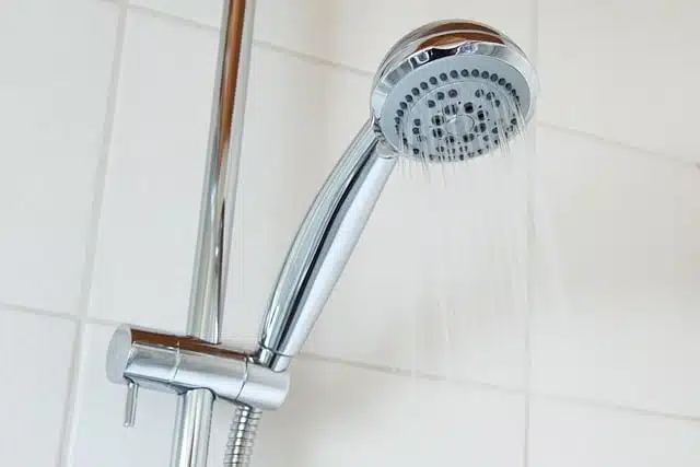 Personne sous la douche