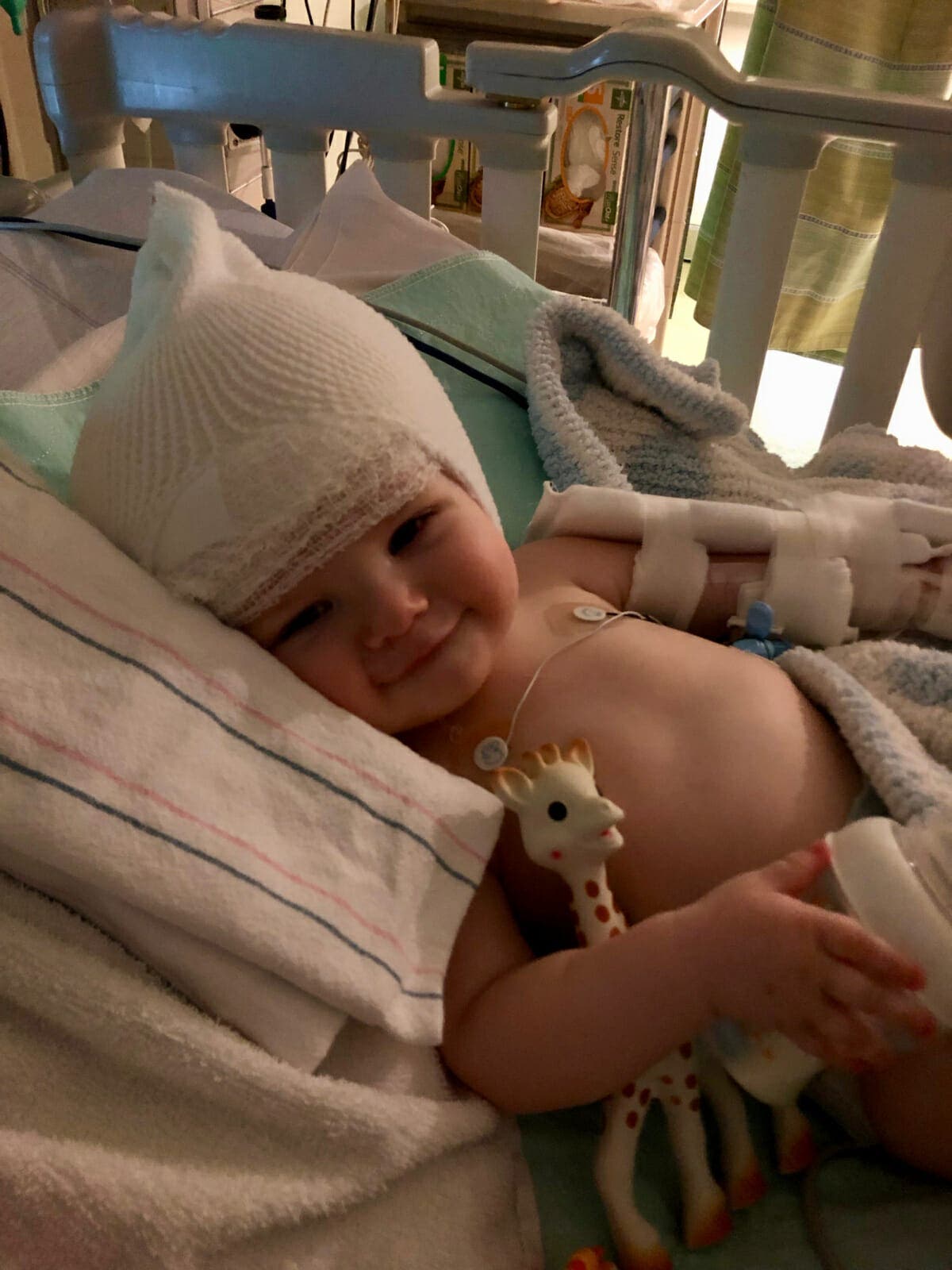 Un bébé mourant à qui il reste quelques semaines à vivre veut réaliser tous ses rêves - envoyons-lui nos prières