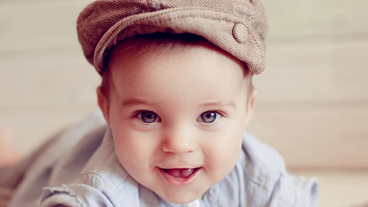 B&eacute;b&eacute; souriant