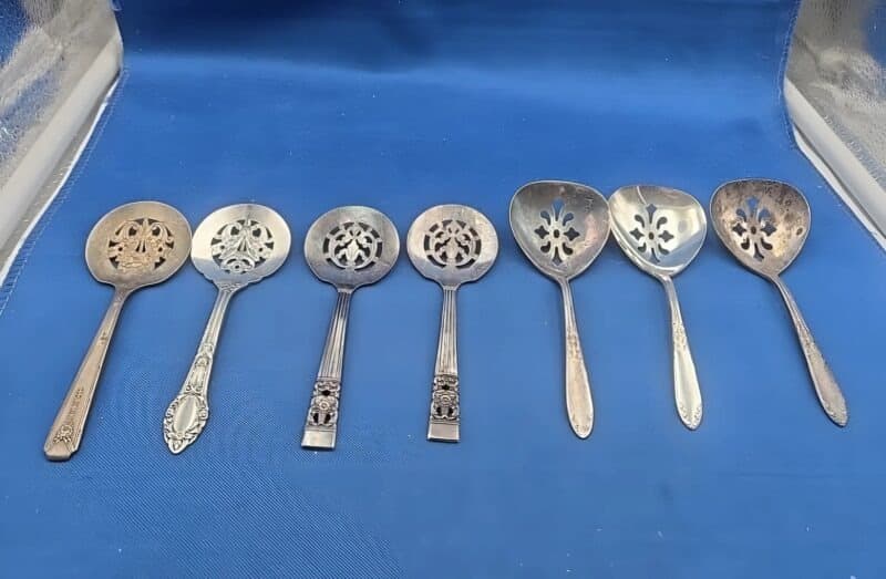 Chocolats d&eacute;licats pr&eacute;sent&eacute;s dans une bo&icirc;te