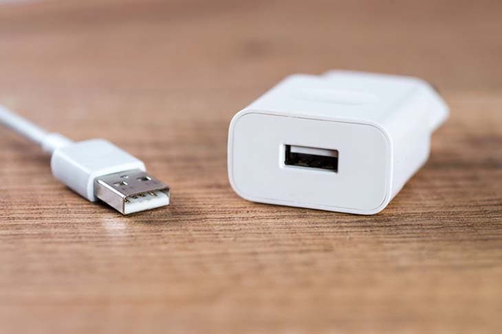 Chargeur de téléphone portable. source : spm