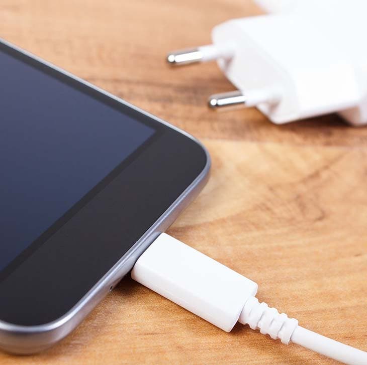 Chargeur de smartphone. source : spm