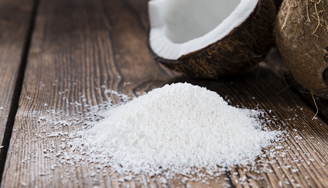 Préparation maison d'huile de coco