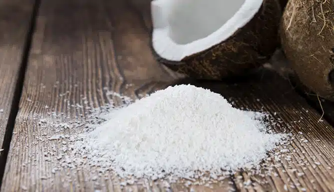 Préparation maison d'huile de coco