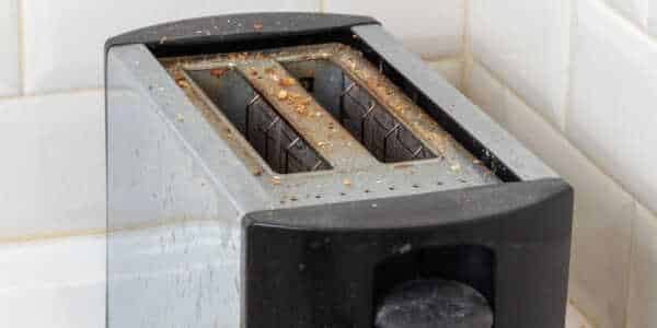 Int&eacute;rieur d'un grille-pain &agrave; nettoyer