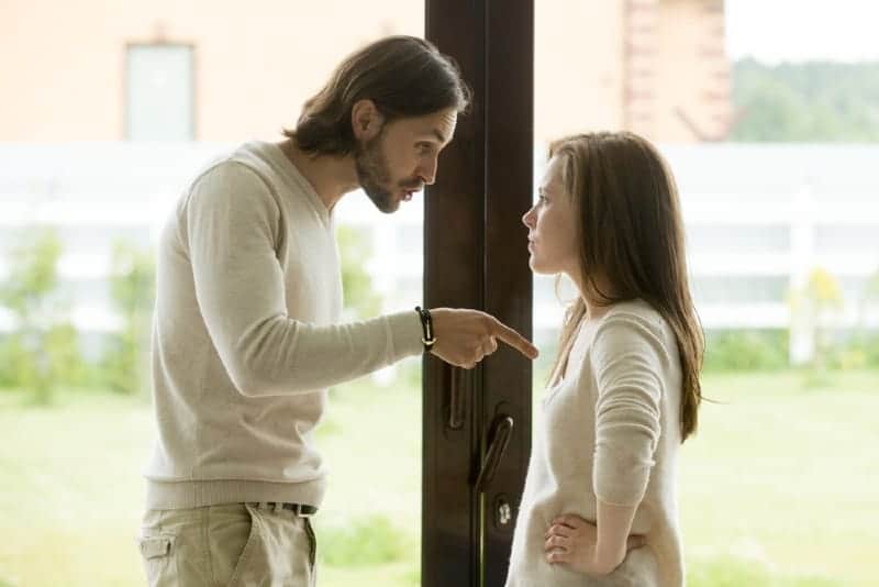 Couple en pleine dispute
