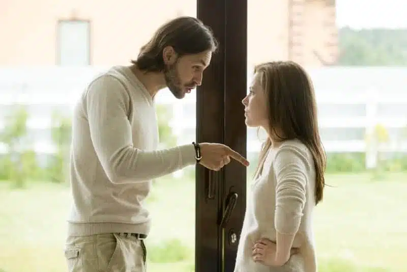 Couple en pleine dispute