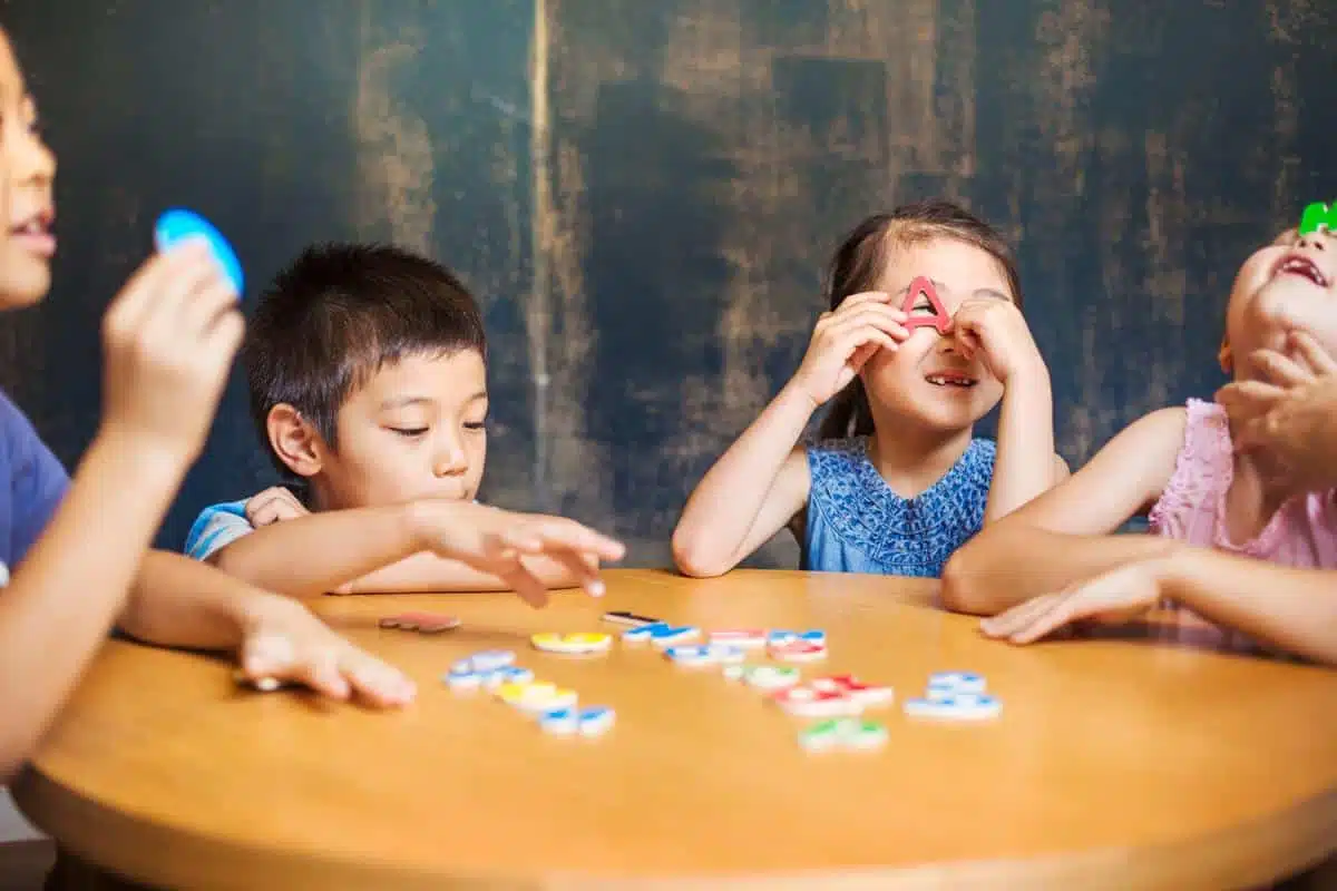 Enfant reconnaissant son erreur
