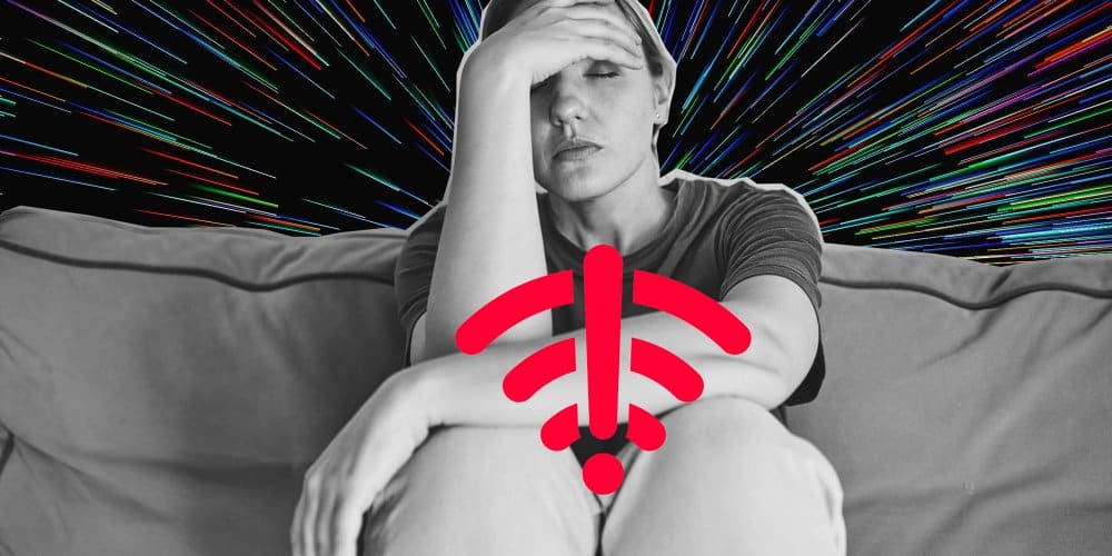 Silhouette f&eacute;minine regardant au loin, dos tourn&eacute;