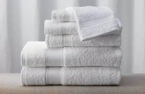 Serviette de bain avec bordure colorée