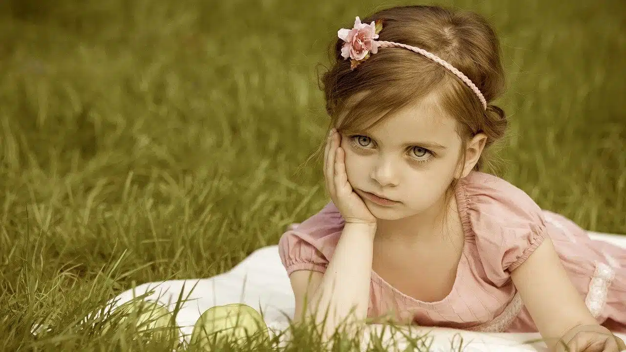 Enfant isolé émotionnellement