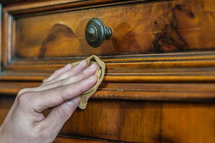 Entretenir les meubles en bois - source : spm