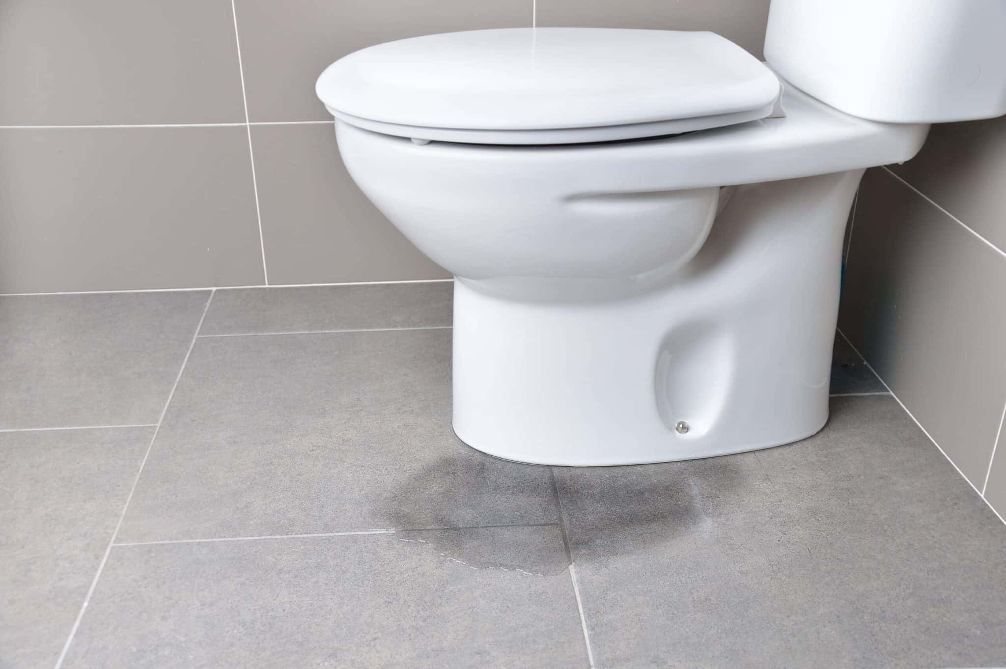Fuite d'eau dans un réservoir de WC