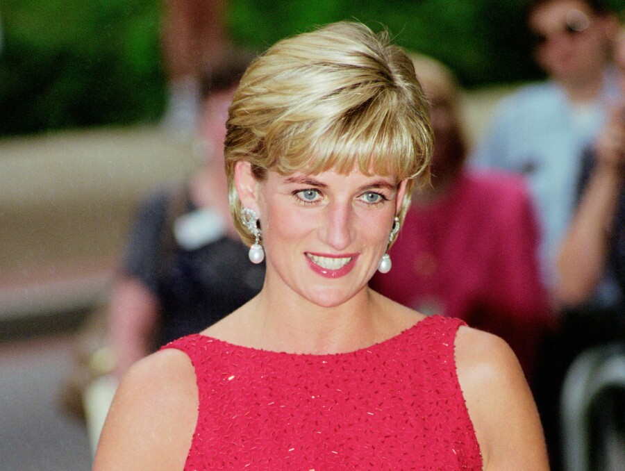 Diana dans un moment de tendresse maternelle avec ses fils