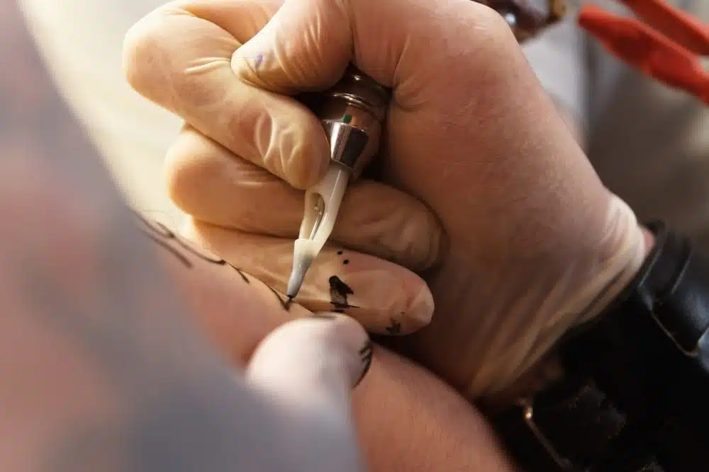 Portrait de Richard Huff, corps tatoué