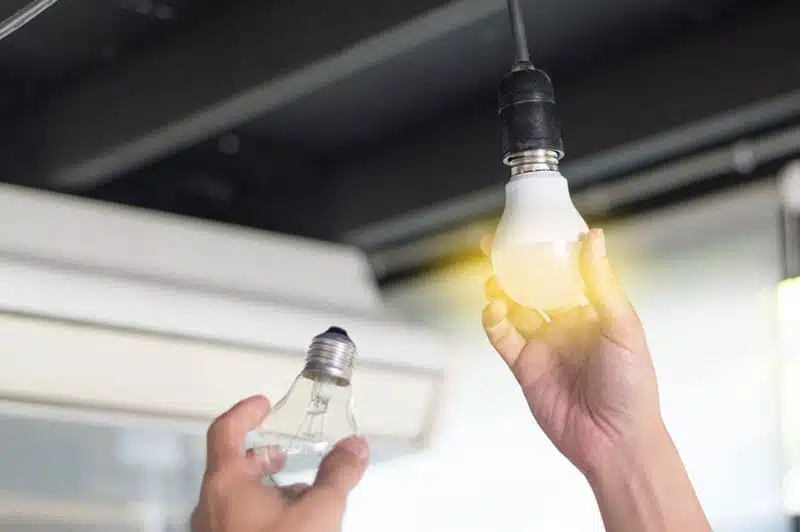 Comparaison avant/après modification d'ampoules LED