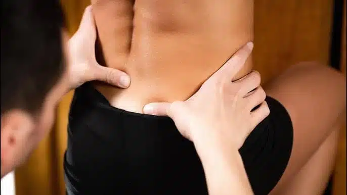 Langage corporel - signification du toucher