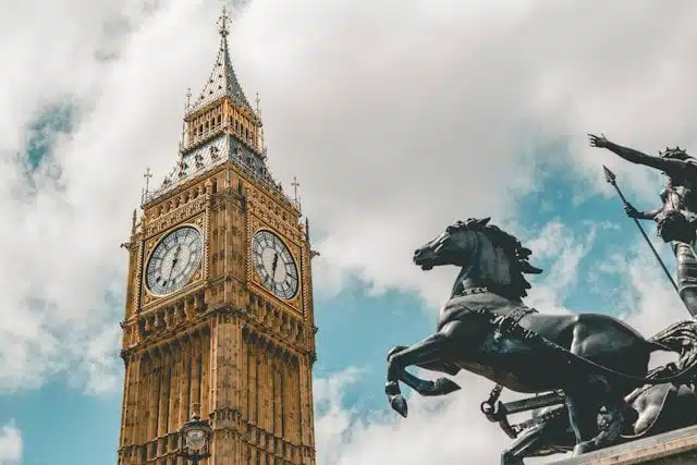 Horloge bloquée à midi trente